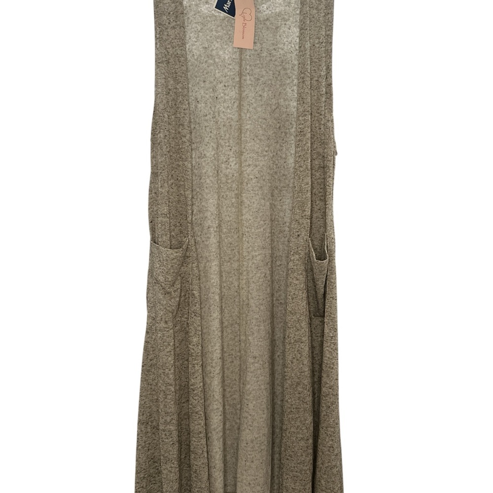 Women's Sleeveless Cardigan in Tan